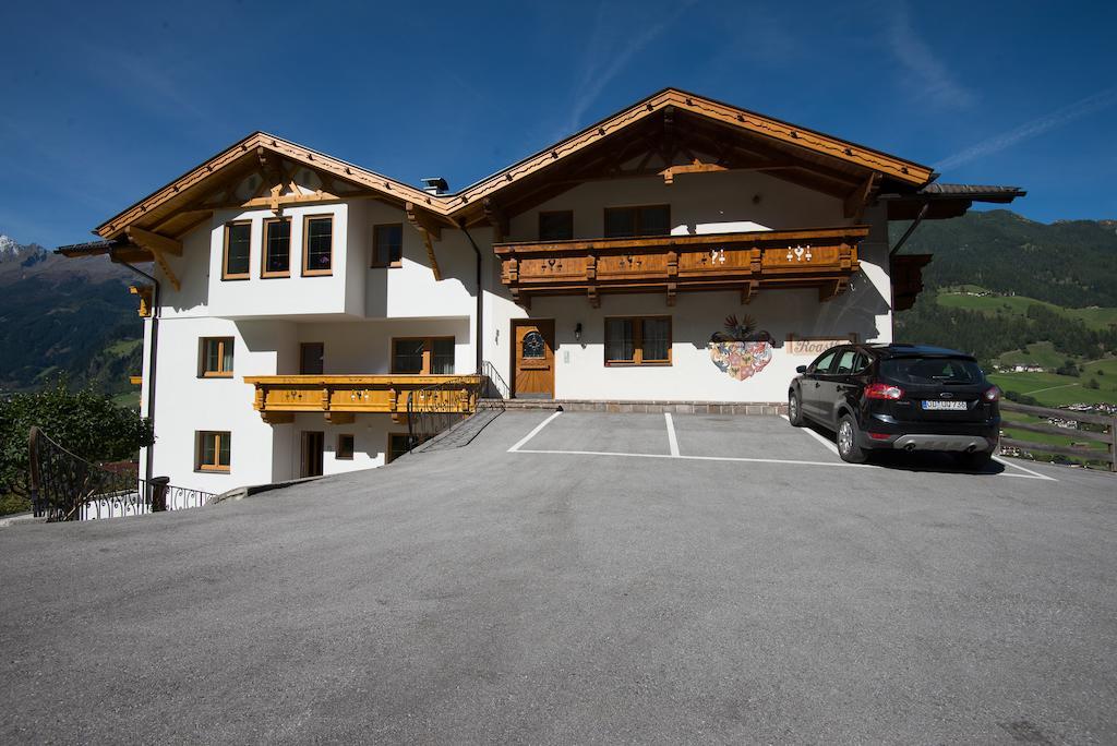 Appartementhaus Pinnisblick Neustift im Stubaital Exterior foto